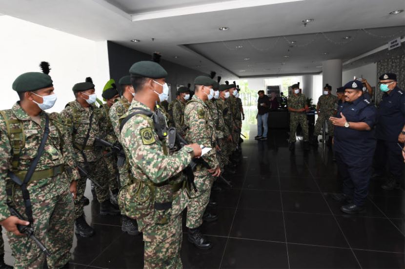 Polis Tentera Kawal Pasar Dan Pasar Raya Himpunan Lawak Kita